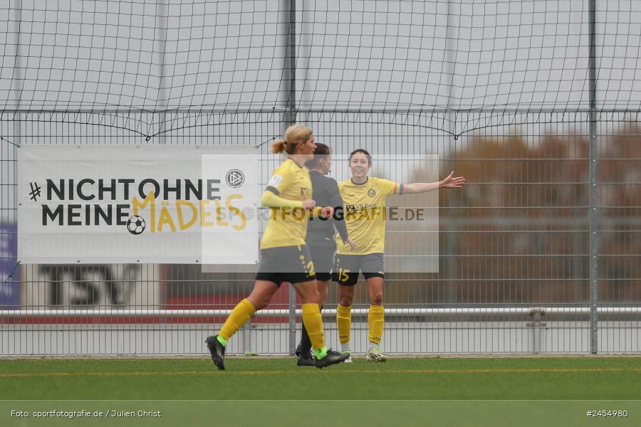 sport, action, Sportanlage Buchschwabacher Strasse 32, SV67, SV 67 Weinberg, SCS, SC Sand, Roßtal, Fussball, DFB, 2. Frauen-Bundesliga, 17.11.2024, 11. Spieltag - Bild-ID: 2454980