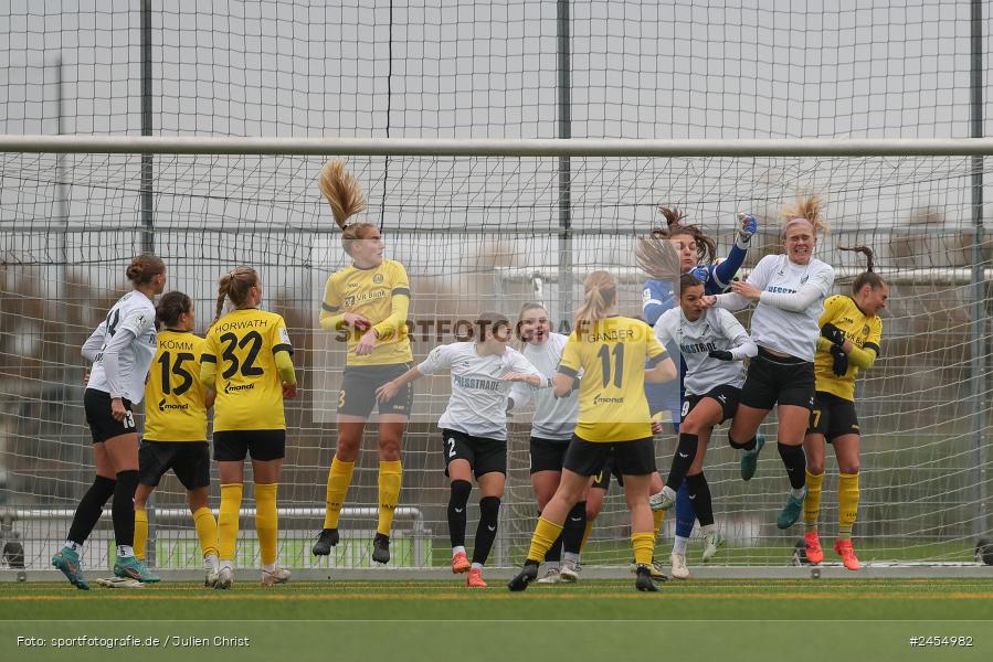 sport, action, Sportanlage Buchschwabacher Strasse 32, SV67, SV 67 Weinberg, SCS, SC Sand, Roßtal, Fussball, DFB, 2. Frauen-Bundesliga, 17.11.2024, 11. Spieltag - Bild-ID: 2454982