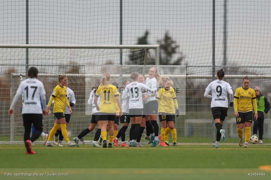 sport, action, Sportanlage Buchschwabacher Strasse 32, SV67, SV 67 Weinberg, SCS, SC Sand, Roßtal, Fussball, DFB, 2. Frauen-Bundesliga, 17.11.2024, 11. Spieltag - Bild-ID: 2454984