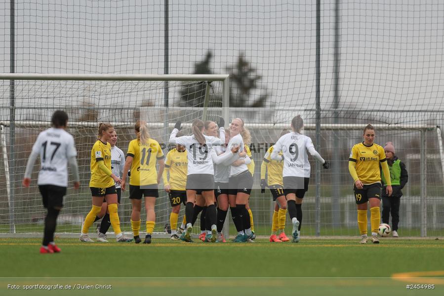 sport, action, Sportanlage Buchschwabacher Strasse 32, SV67, SV 67 Weinberg, SCS, SC Sand, Roßtal, Fussball, DFB, 2. Frauen-Bundesliga, 17.11.2024, 11. Spieltag - Bild-ID: 2454985