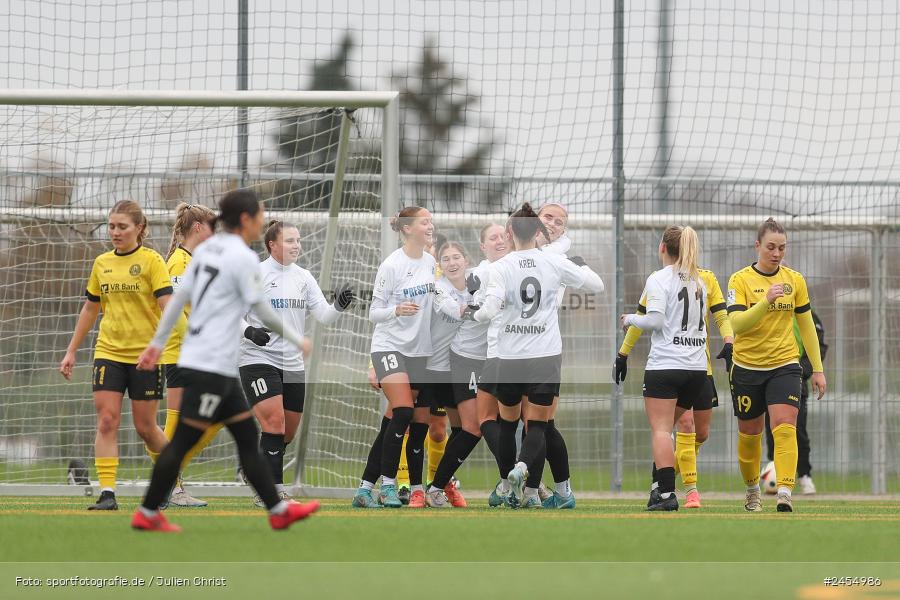 sport, action, Sportanlage Buchschwabacher Strasse 32, SV67, SV 67 Weinberg, SCS, SC Sand, Roßtal, Fussball, DFB, 2. Frauen-Bundesliga, 17.11.2024, 11. Spieltag - Bild-ID: 2454986