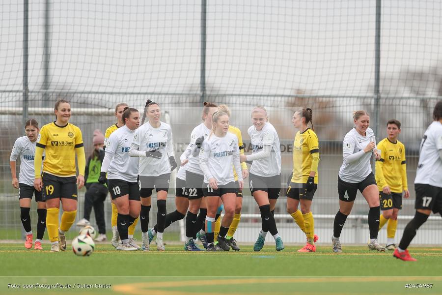 sport, action, Sportanlage Buchschwabacher Strasse 32, SV67, SV 67 Weinberg, SCS, SC Sand, Roßtal, Fussball, DFB, 2. Frauen-Bundesliga, 17.11.2024, 11. Spieltag - Bild-ID: 2454987