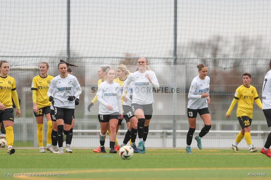 sport, action, Sportanlage Buchschwabacher Strasse 32, SV67, SV 67 Weinberg, SCS, SC Sand, Roßtal, Fussball, DFB, 2. Frauen-Bundesliga, 17.11.2024, 11. Spieltag - Bild-ID: 2454988