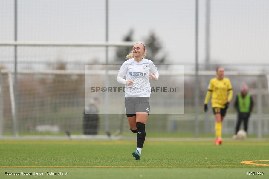 sport, action, Sportanlage Buchschwabacher Strasse 32, SV67, SV 67 Weinberg, SCS, SC Sand, Roßtal, Fussball, DFB, 2. Frauen-Bundesliga, 17.11.2024, 11. Spieltag - Bild-ID: 2454990