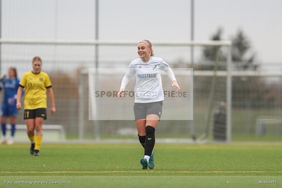 sport, action, Sportanlage Buchschwabacher Strasse 32, SV67, SV 67 Weinberg, SCS, SC Sand, Roßtal, Fussball, DFB, 2. Frauen-Bundesliga, 17.11.2024, 11. Spieltag - Bild-ID: 2454991