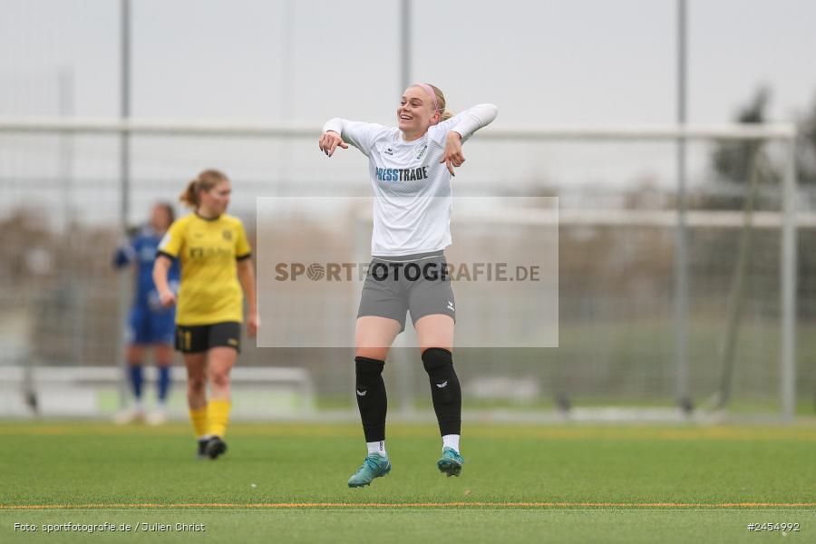 sport, action, Sportanlage Buchschwabacher Strasse 32, SV67, SV 67 Weinberg, SCS, SC Sand, Roßtal, Fussball, DFB, 2. Frauen-Bundesliga, 17.11.2024, 11. Spieltag - Bild-ID: 2454992