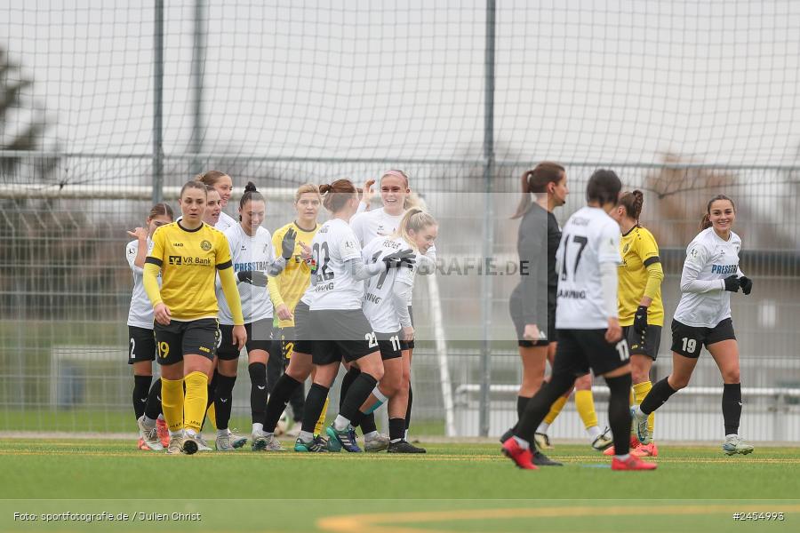 sport, action, Sportanlage Buchschwabacher Strasse 32, SV67, SV 67 Weinberg, SCS, SC Sand, Roßtal, Fussball, DFB, 2. Frauen-Bundesliga, 17.11.2024, 11. Spieltag - Bild-ID: 2454993