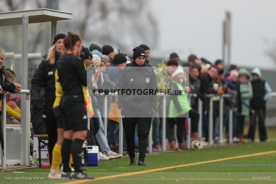 sport, action, Sportanlage Buchschwabacher Strasse 32, SV67, SV 67 Weinberg, SCS, SC Sand, Roßtal, Fussball, DFB, 2. Frauen-Bundesliga, 17.11.2024, 11. Spieltag - Bild-ID: 2454998