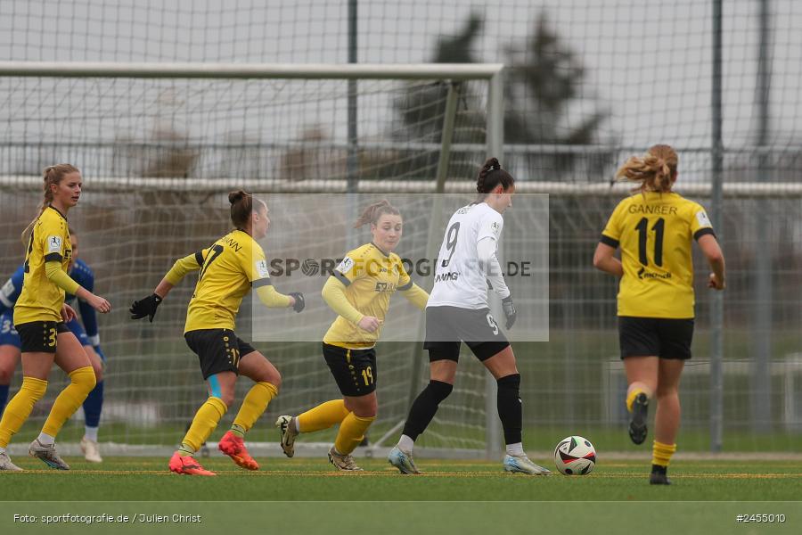 sport, action, Sportanlage Buchschwabacher Strasse 32, SV67, SV 67 Weinberg, SCS, SC Sand, Roßtal, Fussball, DFB, 2. Frauen-Bundesliga, 17.11.2024, 11. Spieltag - Bild-ID: 2455010