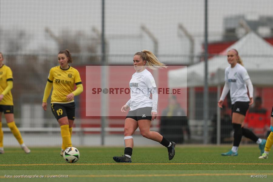 sport, action, Sportanlage Buchschwabacher Strasse 32, SV67, SV 67 Weinberg, SCS, SC Sand, Roßtal, Fussball, DFB, 2. Frauen-Bundesliga, 17.11.2024, 11. Spieltag - Bild-ID: 2455012