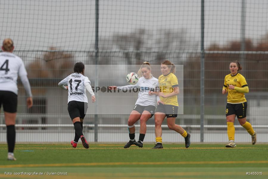sport, action, Sportanlage Buchschwabacher Strasse 32, SV67, SV 67 Weinberg, SCS, SC Sand, Roßtal, Fussball, DFB, 2. Frauen-Bundesliga, 17.11.2024, 11. Spieltag - Bild-ID: 2455015