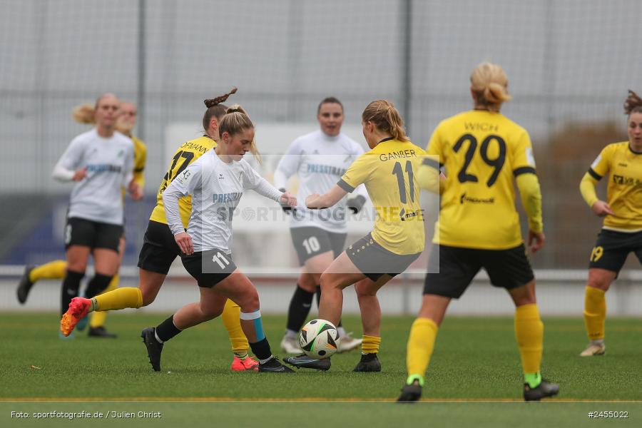 sport, action, Sportanlage Buchschwabacher Strasse 32, SV67, SV 67 Weinberg, SCS, SC Sand, Roßtal, Fussball, DFB, 2. Frauen-Bundesliga, 17.11.2024, 11. Spieltag - Bild-ID: 2455022