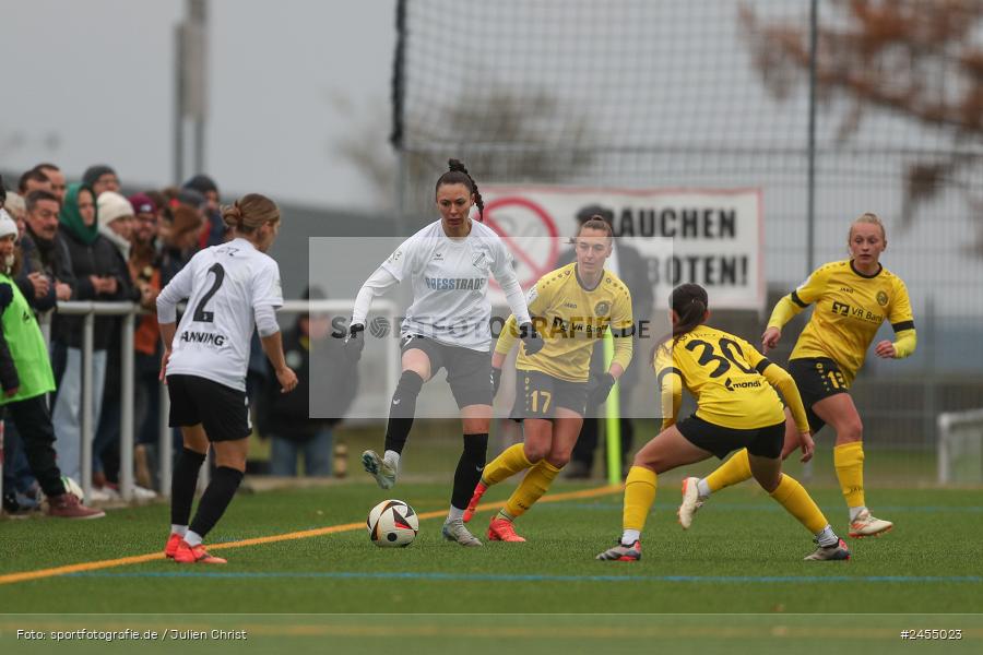 sport, action, Sportanlage Buchschwabacher Strasse 32, SV67, SV 67 Weinberg, SCS, SC Sand, Roßtal, Fussball, DFB, 2. Frauen-Bundesliga, 17.11.2024, 11. Spieltag - Bild-ID: 2455023