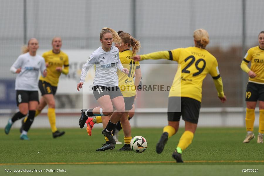 sport, action, Sportanlage Buchschwabacher Strasse 32, SV67, SV 67 Weinberg, SCS, SC Sand, Roßtal, Fussball, DFB, 2. Frauen-Bundesliga, 17.11.2024, 11. Spieltag - Bild-ID: 2455024