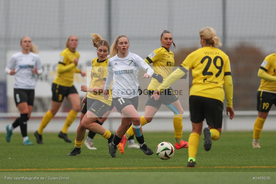 sport, action, Sportanlage Buchschwabacher Strasse 32, SV67, SV 67 Weinberg, SCS, SC Sand, Roßtal, Fussball, DFB, 2. Frauen-Bundesliga, 17.11.2024, 11. Spieltag - Bild-ID: 2455025