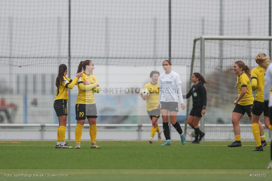 sport, action, Sportanlage Buchschwabacher Strasse 32, SV67, SV 67 Weinberg, SCS, SC Sand, Roßtal, Fussball, DFB, 2. Frauen-Bundesliga, 17.11.2024, 11. Spieltag - Bild-ID: 2455272