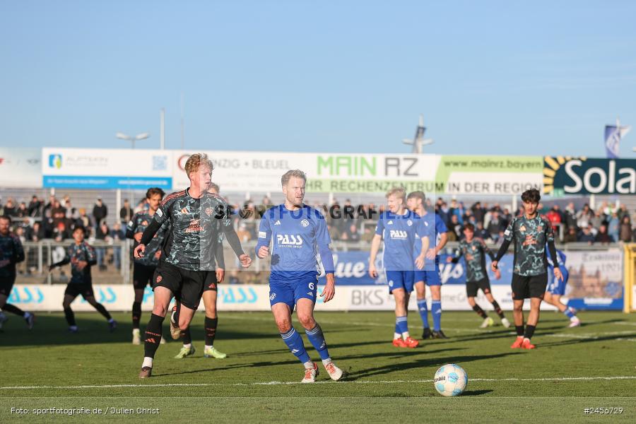 sport, action, Stadion am Schönbusch, SVA, SV Viktoria Aschaffenburg, Regionalliga Bayern, Fussball, FCB, FC Bayern München II, BFV, Aschaffenburg, 30.11.2024, 22. Spieltag - Bild-ID: 2456729