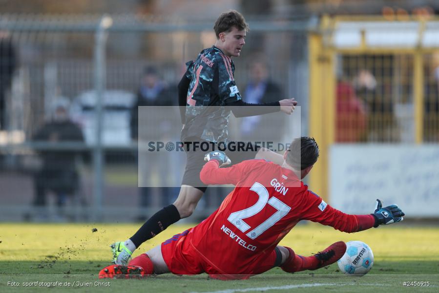 sport, action, Stadion am Schönbusch, SVA, SV Viktoria Aschaffenburg, Regionalliga Bayern, Fussball, FCB, FC Bayern München II, BFV, Aschaffenburg, 30.11.2024, 22. Spieltag - Bild-ID: 2456915