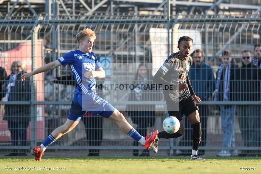 sport, action, Stadion am Schönbusch, SVA, SV Viktoria Aschaffenburg, Regionalliga Bayern, Fussball, FCB, FC Bayern München II, BFV, Aschaffenburg, 30.11.2024, 22. Spieltag - Bild-ID: 2456957