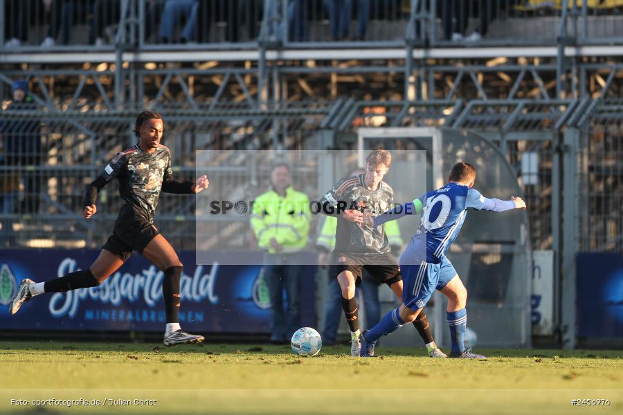 sport, action, Stadion am Schönbusch, SVA, SV Viktoria Aschaffenburg, Regionalliga Bayern, Fussball, FCB, FC Bayern München II, BFV, Aschaffenburg, 30.11.2024, 22. Spieltag - Bild-ID: 2456976