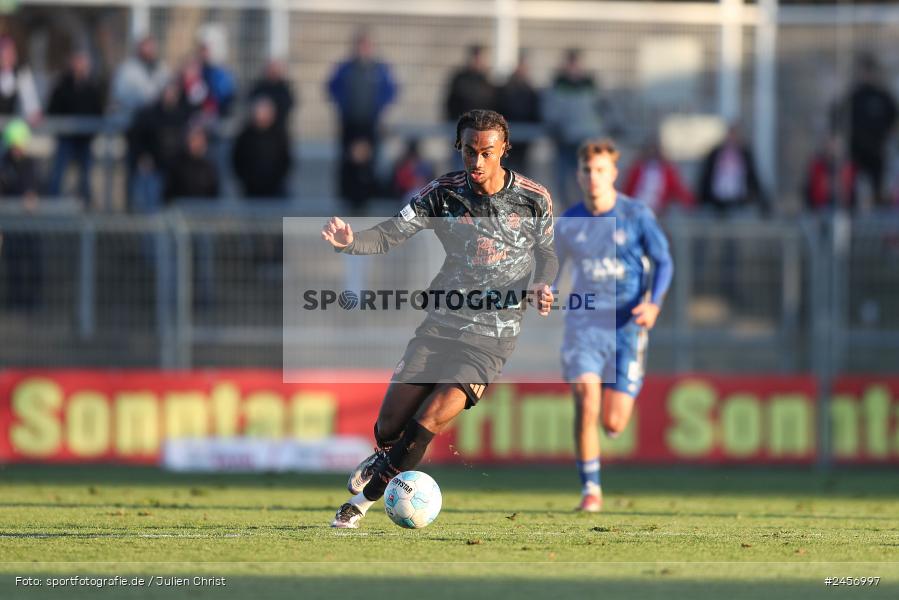 sport, action, Stadion am Schönbusch, SVA, SV Viktoria Aschaffenburg, Regionalliga Bayern, Fussball, FCB, FC Bayern München II, BFV, Aschaffenburg, 30.11.2024, 22. Spieltag - Bild-ID: 2456997