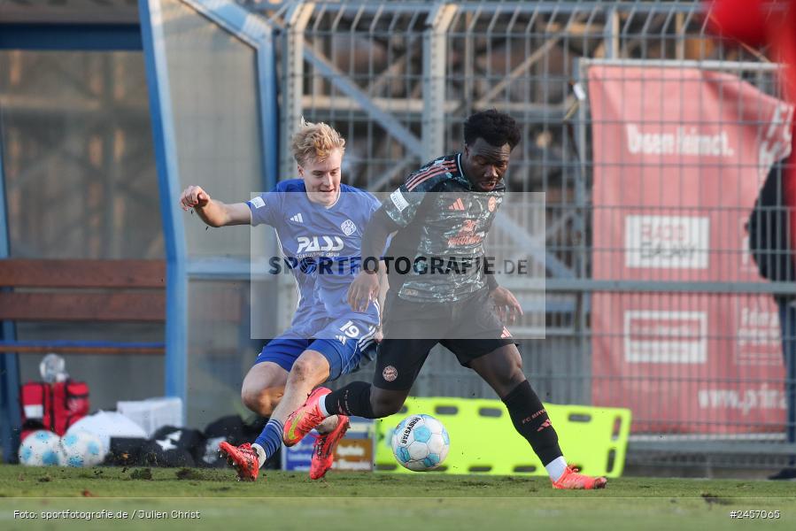 sport, action, Stadion am Schönbusch, SVA, SV Viktoria Aschaffenburg, Regionalliga Bayern, Fussball, FCB, FC Bayern München II, BFV, Aschaffenburg, 30.11.2024, 22. Spieltag - Bild-ID: 2457065