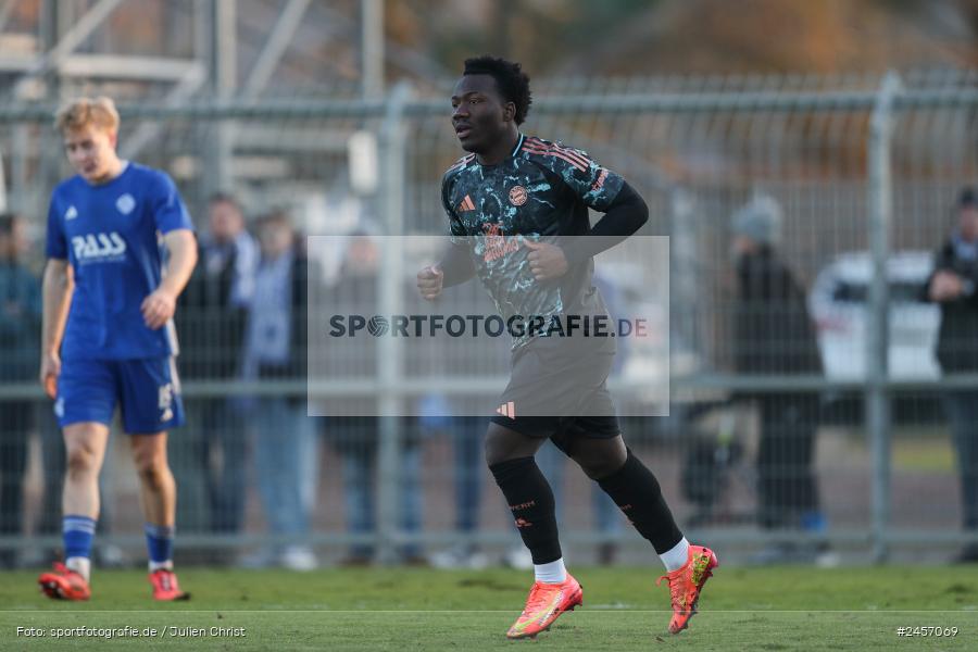 sport, action, Stadion am Schönbusch, SVA, SV Viktoria Aschaffenburg, Regionalliga Bayern, Fussball, FCB, FC Bayern München II, BFV, Aschaffenburg, 30.11.2024, 22. Spieltag - Bild-ID: 2457069
