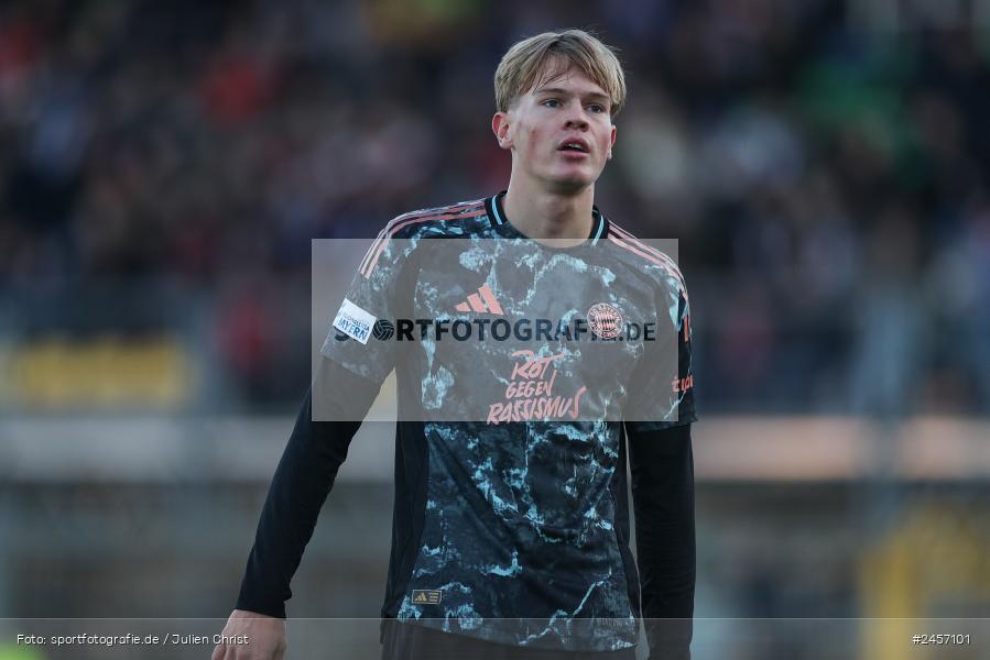sport, action, Stadion am Schönbusch, SVA, SV Viktoria Aschaffenburg, Regionalliga Bayern, Fussball, FCB, FC Bayern München II, BFV, Aschaffenburg, 30.11.2024, 22. Spieltag - Bild-ID: 2457101