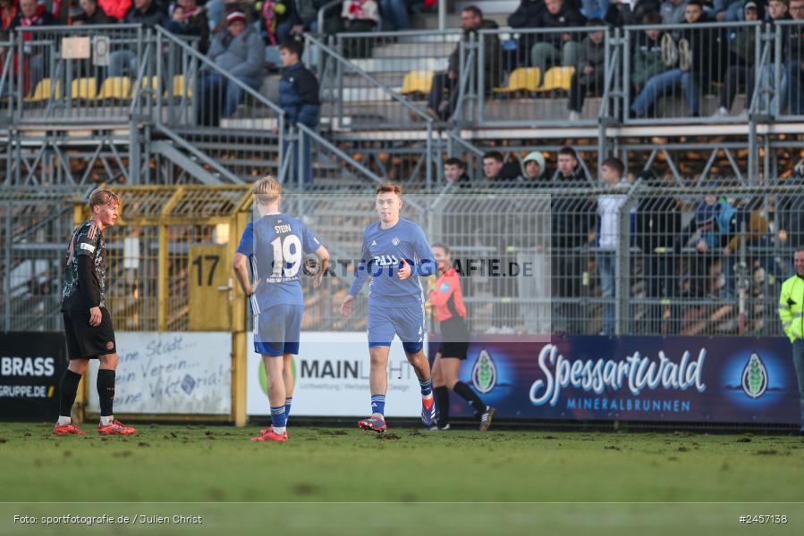 sport, action, Stadion am Schönbusch, SVA, SV Viktoria Aschaffenburg, Regionalliga Bayern, Fussball, FCB, FC Bayern München II, BFV, Aschaffenburg, 30.11.2024, 22. Spieltag - Bild-ID: 2457138