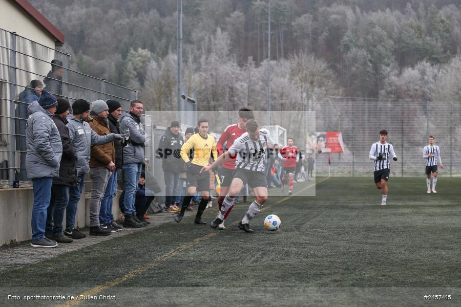 Sportgelände, Grünsfeld, 01.12.2024, sport, action, Fussball, 19. Spieltag, bfv-Landesliga Odenwald, SVE, FCG, SV Eintracht Nassig, FC Grünsfeld - Bild-ID: 2457415