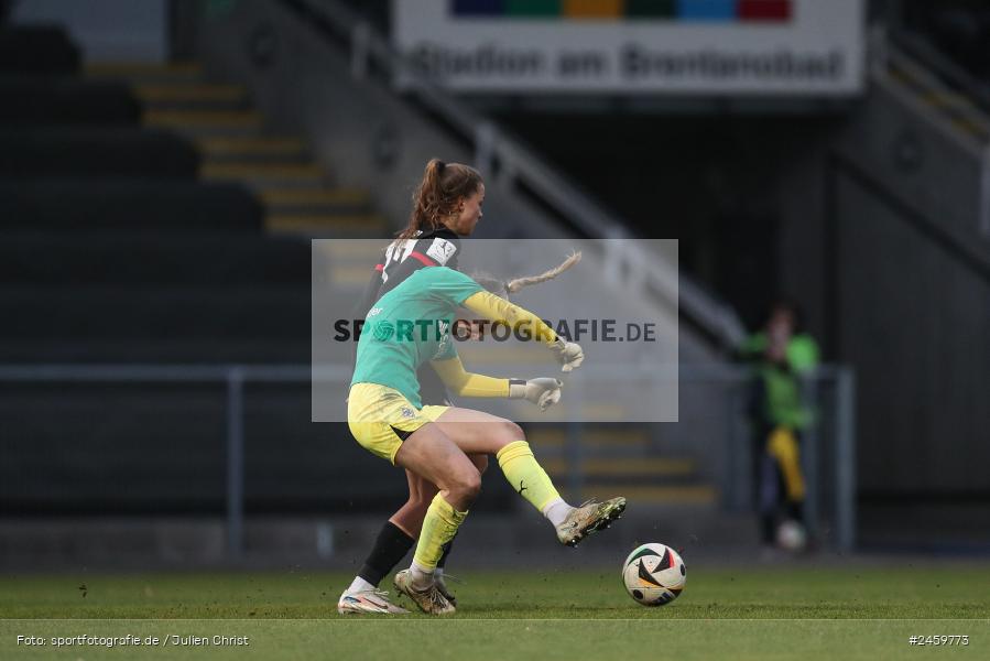 sport, action, Stadion am Brentanobad, SGE, Fussball, Frankfurt, Eintracht Frankfurt II, DFB, Borussia Mönchengladbach, BMG, 2. Frauen-Bundesliga, 15.12.2024 - Bild-ID: 2459773 sport, action, Stadion am Brentanobad, SGE, Fussball, Frankfurt, Eintracht Frankfurt II, DFB, Borussia Mönchengladbach, BMG, 2. Frauen-Bundesliga, 15.12.2024 - Bild-ID: 2459773