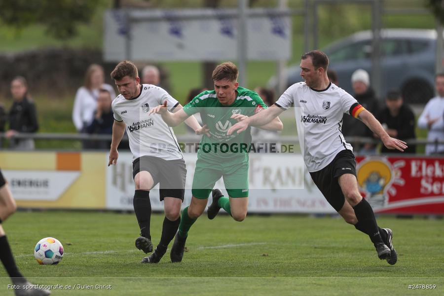 Fundamentum Sportpark, Karlburg, 16.04.2025, sport, action, BFV, Fussball, 25. Spieltag, Kreisliga Würzburg Gr. 2, FVT, TSV, FV Thüngersheim, TSV Karlburg II - Bild-ID: 2478859