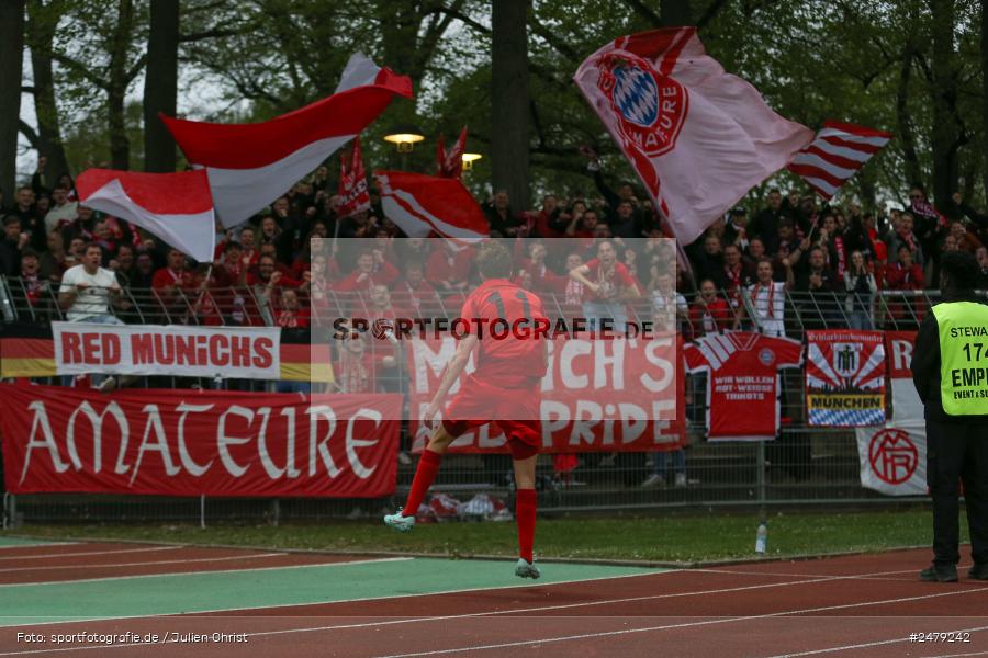 sport, action, Schweinfurt, Sachs-Stadion, Regionalliga Bayern, Fussball, FCS, FCB, FC Bayern München II, BFV, 29. Spieltag, 17.04.2025, 1. FC Schweinfurt 1905 - Bild-ID: 2479242
