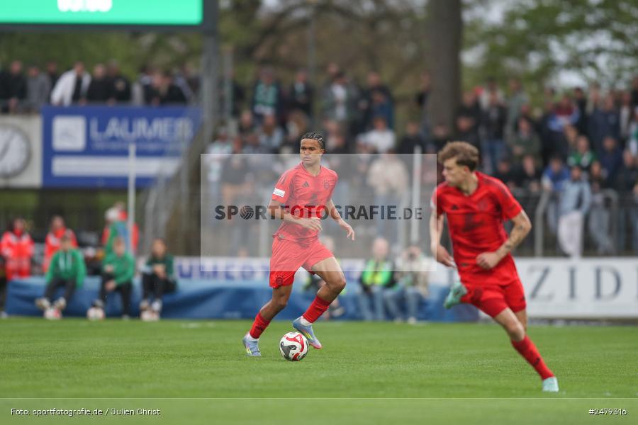 sport, action, Schweinfurt, Sachs-Stadion, Regionalliga Bayern, Fussball, FCS, FCB, FC Bayern München II, BFV, 29. Spieltag, 17.04.2025, 1. FC Schweinfurt 1905 - Bild-ID: 2479316