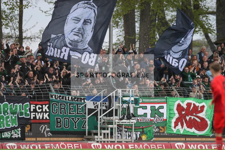 sport, action, Schweinfurt, Sachs-Stadion, Regionalliga Bayern, Fussball, FCS, FCB, FC Bayern München II, BFV, 29. Spieltag, 17.04.2025, 1. FC Schweinfurt 1905 - Bild-ID: 2479327 sport, action, Schweinfurt, Sachs-Stadion, Regionalliga Bayern, Fussball, FCS, FCB, FC Bayern München II, BFV, 29. Spieltag, 17.04.2025, 1. FC Schweinfurt 1905 - Bild-ID: 2479327