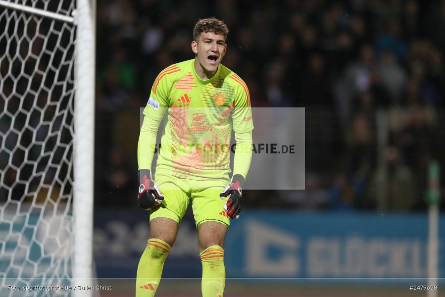 sport, action, Schweinfurt, Sachs-Stadion, Regionalliga Bayern, Fussball, FCS, FCB, FC Bayern München II, BFV, 29. Spieltag, 17.04.2025, 1. FC Schweinfurt 1905 - Bild-ID: 2479628