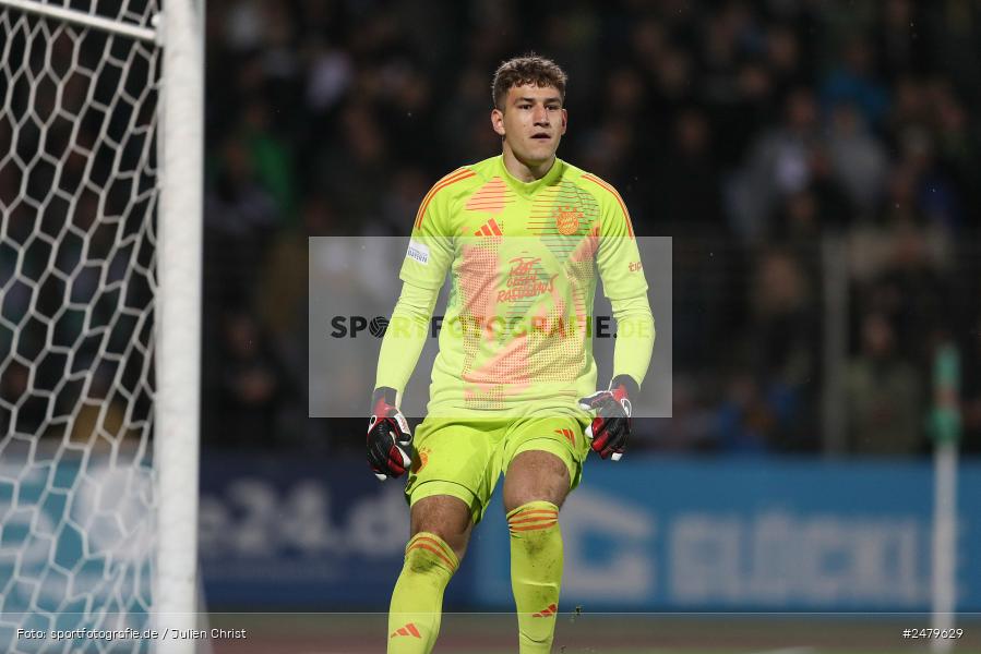 sport, action, Schweinfurt, Sachs-Stadion, Regionalliga Bayern, Fussball, FCS, FCB, FC Bayern München II, BFV, 29. Spieltag, 17.04.2025, 1. FC Schweinfurt 1905 - Bild-ID: 2479629