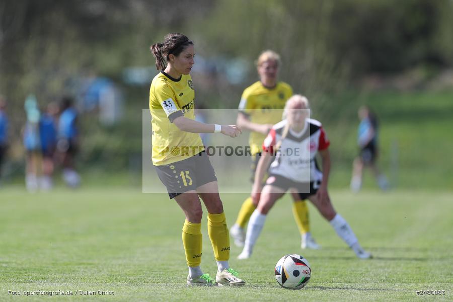 sport, action, Sportanlage Erlbachweg 9, Sachsen b. Ansbach, SVW, SV 67 Weinberg, SGE, Eintracht Frankfurt II, DFB, 22. Spieltag, 20.04.2025, 2. Frauen-Bundesliga - Bild-ID: 2480883