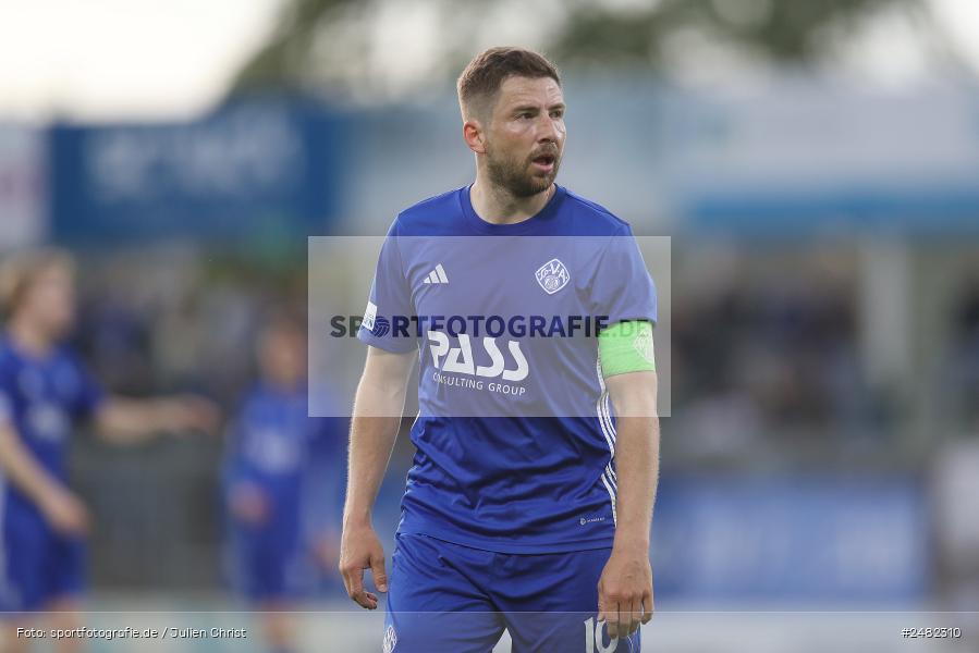 Stadion am Schönbusch, Aschaffenburg, 25.04.2025, sport, action, Fussball, BFV, 31. Spieltag, Regionalliga Bayern, FCS, SVA, 1. FC Schweinfurt 1905, SV Viktoria Aschaffenburg - Bild-ID: 2482310