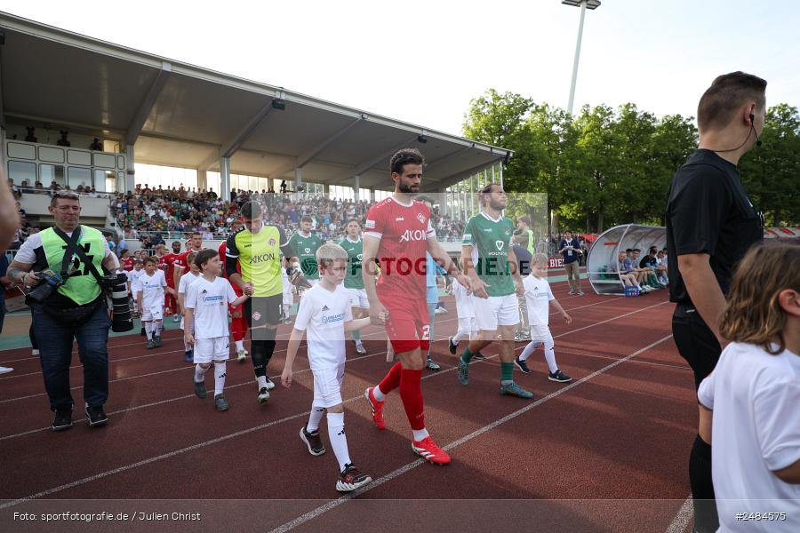 sport, action, Willy Sachs Stadion, Schweinfurt, Regionalliga Bayern, Fussball, FWK, FCS, FC Würzburger Kickers, BFV, 32. Spieltag, 1. FC Schweinfurt 1905, 02.05.2025 - Bild-ID: 2484575