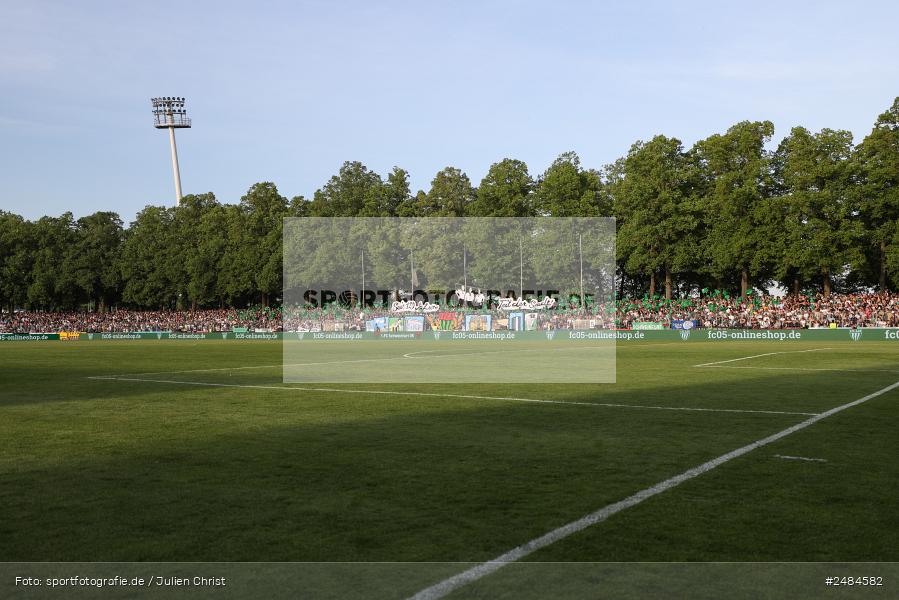 sport, action, Willy Sachs Stadion, Schweinfurt, Regionalliga Bayern, Fussball, FWK, FCS, FC Würzburger Kickers, BFV, 32. Spieltag, 1. FC Schweinfurt 1905, 02.05.2025 - Bild-ID: 2484582