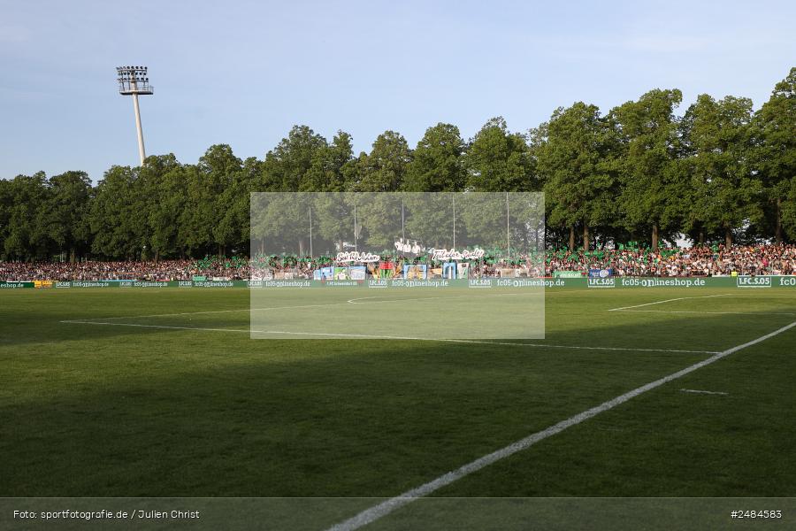 sport, action, Willy Sachs Stadion, Schweinfurt, Regionalliga Bayern, Fussball, FWK, FCS, FC Würzburger Kickers, BFV, 32. Spieltag, 1. FC Schweinfurt 1905, 02.05.2025 - Bild-ID: 2484583