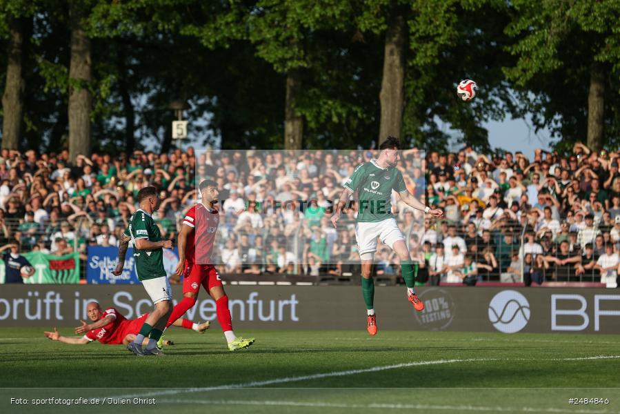 sport, action, Willy Sachs Stadion, Schweinfurt, Regionalliga Bayern, Fussball, FWK, FCS, FC Würzburger Kickers, BFV, 32. Spieltag, 1. FC Schweinfurt 1905, 02.05.2025 - Bild-ID: 2484846