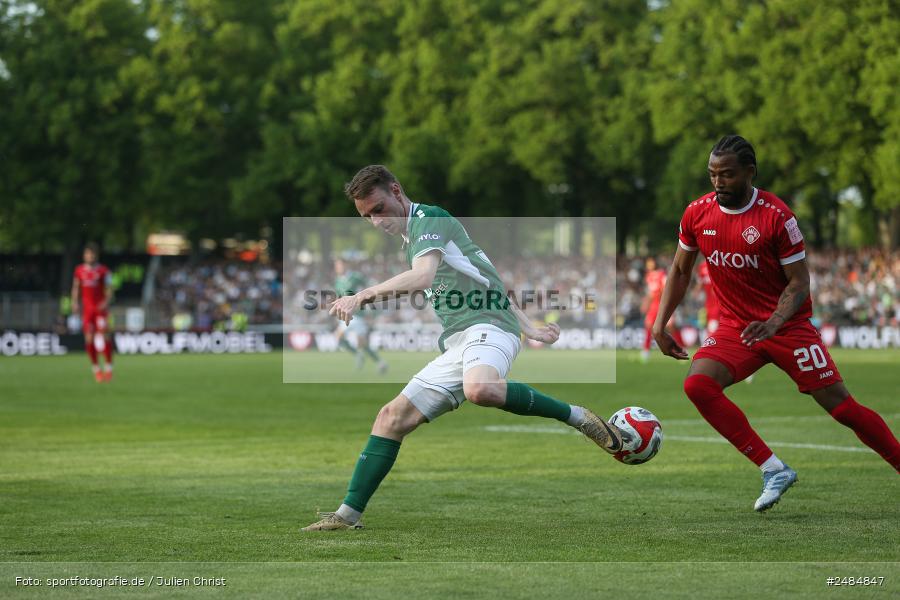 sport, action, Willy Sachs Stadion, Schweinfurt, Regionalliga Bayern, Fussball, FWK, FCS, FC Würzburger Kickers, BFV, 32. Spieltag, 1. FC Schweinfurt 1905, 02.05.2025 - Bild-ID: 2484847