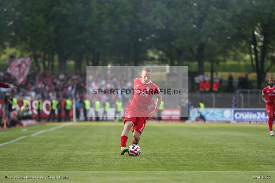 sport, action, Willy Sachs Stadion, Schweinfurt, Regionalliga Bayern, Fussball, FWK, FCS, FC Würzburger Kickers, BFV, 32. Spieltag, 1. FC Schweinfurt 1905, 02.05.2025 - Bild-ID: 2484853