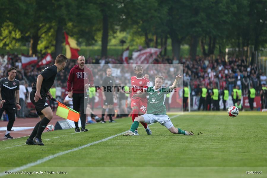 sport, action, Willy Sachs Stadion, Schweinfurt, Regionalliga Bayern, Fussball, FWK, FCS, FC Würzburger Kickers, BFV, 32. Spieltag, 1. FC Schweinfurt 1905, 02.05.2025 - Bild-ID: 2484861