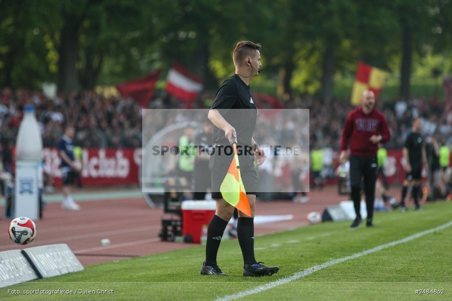 sport, action, Willy Sachs Stadion, Schweinfurt, Regionalliga Bayern, Fussball, FWK, FCS, FC Würzburger Kickers, BFV, 32. Spieltag, 1. FC Schweinfurt 1905, 02.05.2025 - Bild-ID: 2484862