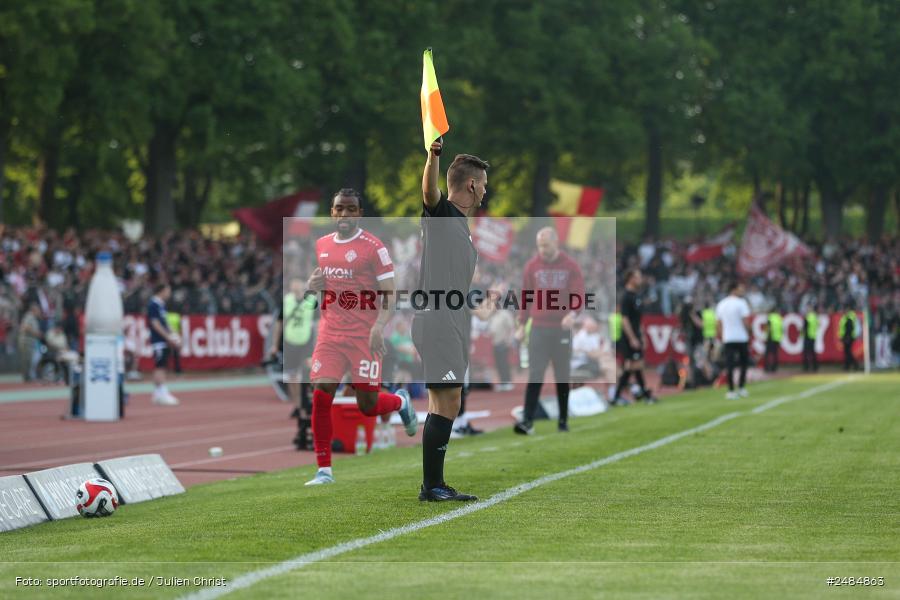 sport, action, Willy Sachs Stadion, Schweinfurt, Regionalliga Bayern, Fussball, FWK, FCS, FC Würzburger Kickers, BFV, 32. Spieltag, 1. FC Schweinfurt 1905, 02.05.2025 - Bild-ID: 2484863