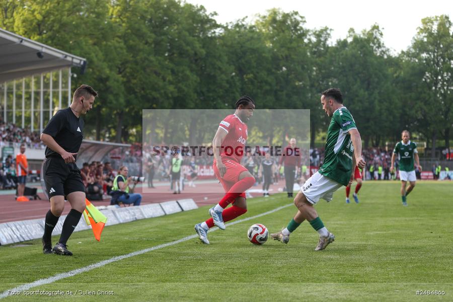 sport, action, Willy Sachs Stadion, Schweinfurt, Regionalliga Bayern, Fussball, FWK, FCS, FC Würzburger Kickers, BFV, 32. Spieltag, 1. FC Schweinfurt 1905, 02.05.2025 - Bild-ID: 2484866