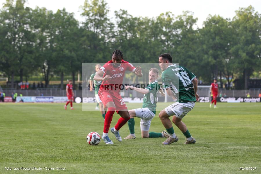 sport, action, Willy Sachs Stadion, Schweinfurt, Regionalliga Bayern, Fussball, FWK, FCS, FC Würzburger Kickers, BFV, 32. Spieltag, 1. FC Schweinfurt 1905, 02.05.2025 - Bild-ID: 2484869